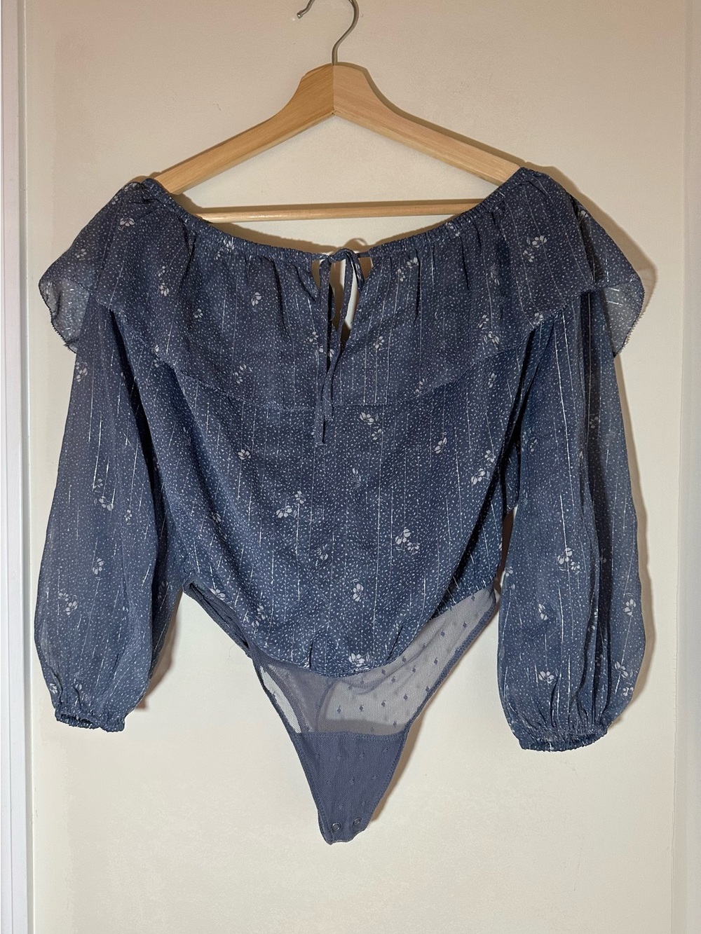 Abercrombie & Fitch Blue Feminine Floral Off-Shoulder Bodysuit size Large